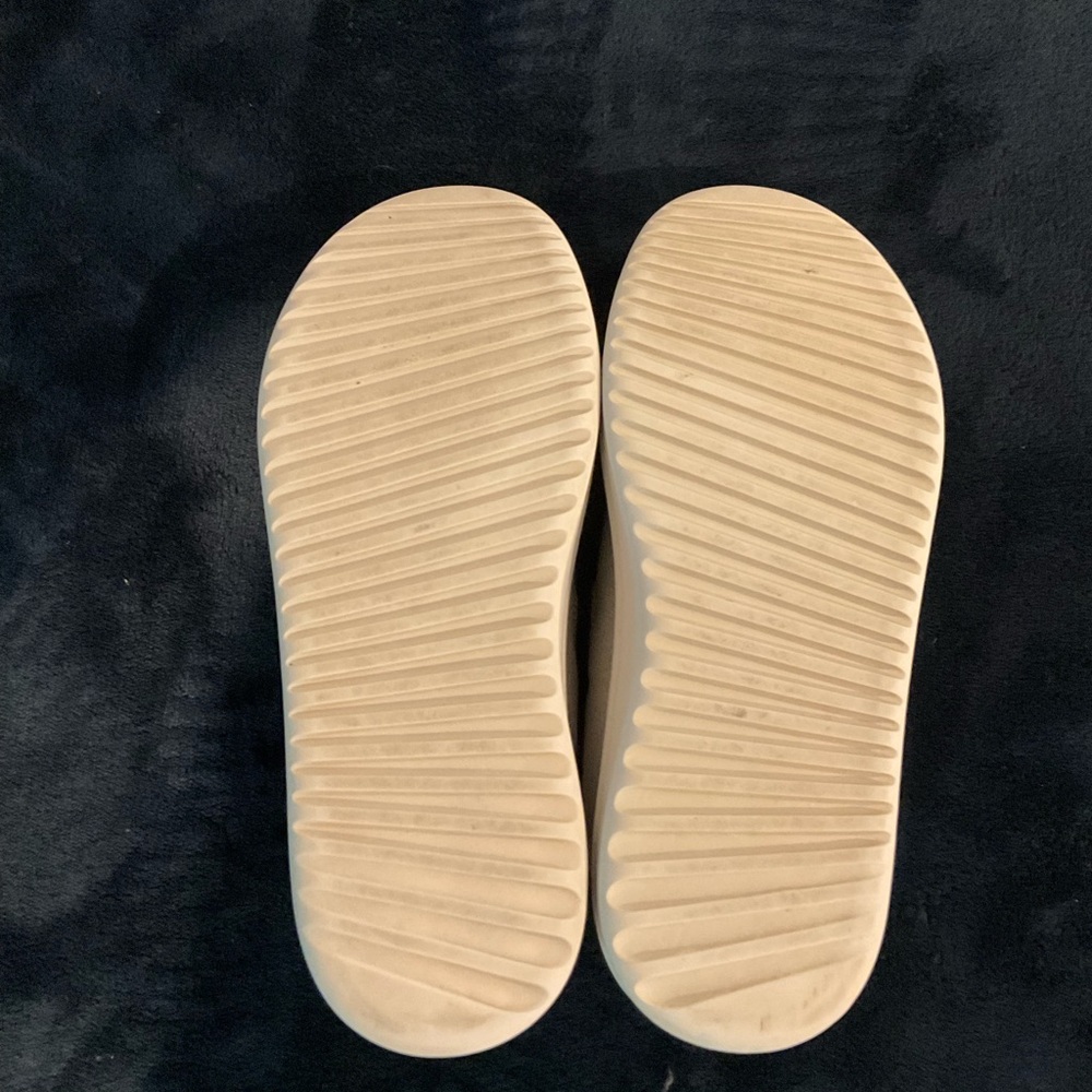 Allbirds Women's Slip-On Casual Shoe in Natural - Picture 2 of 3